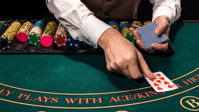 Dealer poker là gì? Kỹ năng cần có của một dealer giỏi 3 Dealer giỏi