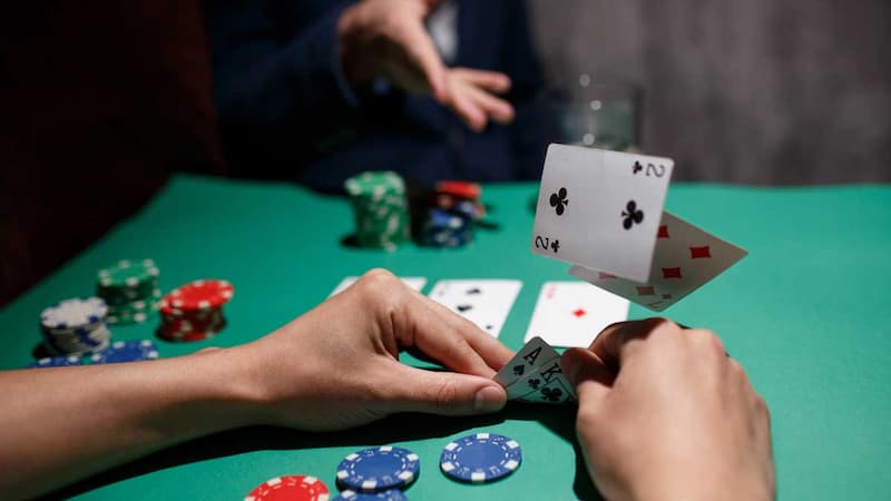 Fold trong poker là gì? Mẹo fold poker chuẩn xác nhất 4 Fold đúng cách